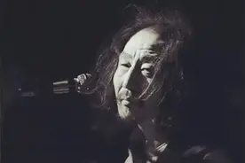 《我是不是你最疼爱的人》翻唱去世！享年58岁，生病19年瘦到脱相图片