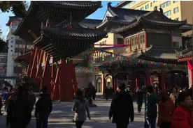 西安“城隍庙”火了，牌坊背后上的4个大字，却能让游客笑趴了？图片