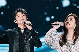 被嘲“土俗”的凤凰传奇，竟然把年轻人唱哭了图片