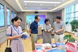 自治区院案管室党支部、自治区绩效办党支部联合开展打造“四强”党支部联学联建主题党日活动图片