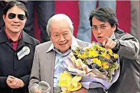 自称年年25岁的谭咏麟如今已是古稀老人，不变的是他那颗爱国心图片