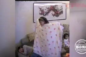 贴心小棉袄！爸爸累得睡着了，女儿赶紧为他盖上小被子图片