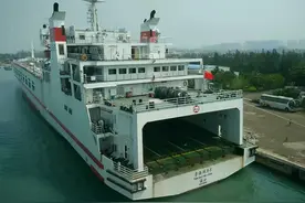 面对中美贸易摩擦，中国把“火车航母”出口美国，愁坏了中国网友图片