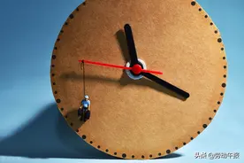 痛惜！比亚迪员工猝死家中：一个月打卡29天、连续夜班7天！网友：不能算工伤吗？图片