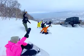 王思聪现身日本滑雪，带网红好友一同享受私人雪场图片