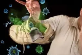 把它喷在鞋子里，不管多臭的鞋，几分钟就去除臭味，穿一天没臭味图片