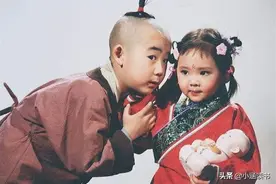 红楼梦：巧姐被卖入烟花巷后，经历了什么？为何最终怀孕生子？图片