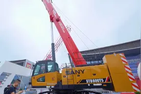 你中意哪款？长沙机械展吹响吊车集结号，三一pk中联图片