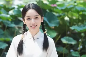 周也：一撇便是惊鸿，芳华乱了浮生图片