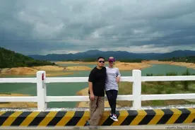 驴友约伴吃鸡喝茶徒步，烂尾楼露营遇台风，人生第一次有点尴尬图片