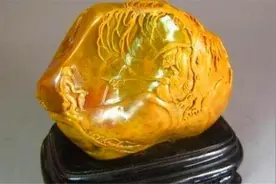 老汉带着“压菜石”去鉴宝，遭到观众嘲笑，专家：别笑，至少5亿图片