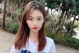 小美女和她闺蜜的自拍图片