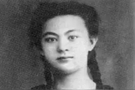 17岁的嘎丽娅：上山劝降日军，被敌人拖入山洞，只留下一块头巾图片