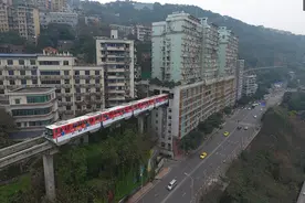 列车每天从居民楼内穿过，网友戏称重庆“最牛钉子户”图片
