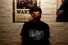 女团成员曝公司拖欠工资，周杰伦疑压榨员工，娱乐圈也是层层压榨图片