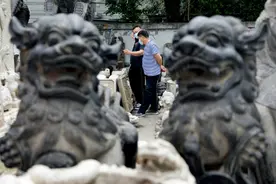 没想到，十年前最刺激的节目被搬进了直播间图片