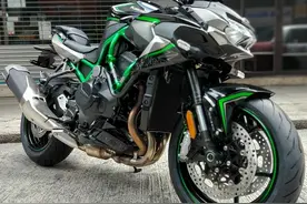 川崎增压引擎街车 Z H2图片