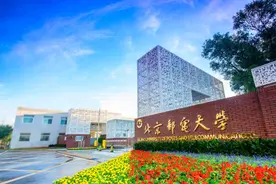 曾在高考后跪地谢母，放弃985名校的王恒杰，现状如何？图片