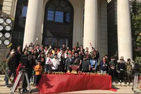 青春怀旧系列剧《80末90初》于青岛开机图片