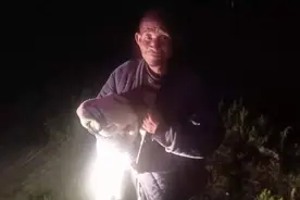 江苏小学生从家中偷拿饭，带给水泥管里的老人：考试没时间才不送图片