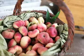 买桃子，无论啥品种，看到这3个特征，再便宜也别买，不是自然熟图片