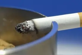 从拿烟的方式推断他人性格图片