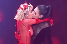 用20年打好一手烂牌，恭喜天后终于出圈图片