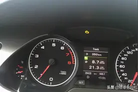 发动机亮黄灯，4S店修车要8000，车主不花钱解决，咋回事？图片