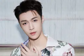 张艺兴真实素颜照流出，皮肤松弛，仪态全无，29岁就疲态尽显图片