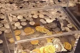 老农砍柴时发现“藏金洞”，捡到一车金子，换钱时却被专家制止了图片