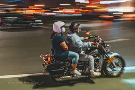 他拍下城市里骑摩托车的人，这群人让人又爱又恨图片