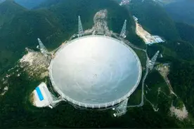 中国天眼能看到什么？怪不得霍金劝中国关闭，看刘慈欣回答才明白图片