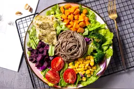 花了25元买的轻食，还不如12元的麻辣烫？轻食真的值得吃吗图片
