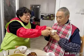 当爸爸忘了我，我把他当娃带…听阿尔兹海默病患者家属的告白图片