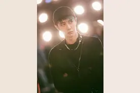 街舞3队长Cypher：王一博怒砸膝盖，张艺兴抡绵羊锤，谁才是King图片