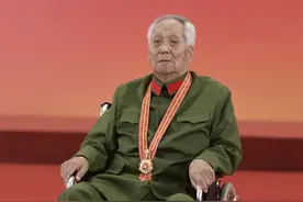 一战歼敌1000余人，战场上令敌人闻风丧胆，这位101岁老人是谁图片