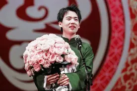 郭麒麟再被央视“点名”，终为德云社《画扇面》大型翻车现场正身图片