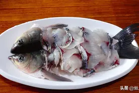 天冷的时候，最爱吃麻辣水煮鱼，教你片鱼的小技巧，鱼肉鲜嫩图片