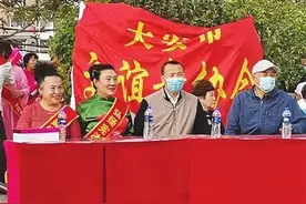 舞出最美夕阳红——记大安市交谊舞协会会长金汉清图片