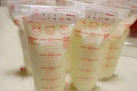 母乳宝宝喝不下了，可以让丈夫接着喝吗？心理医生：千万不要！图片