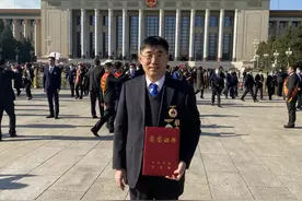 敬业奉献为底色，锤炼医技铸基芯一一记北京市垂杨柳医院第四党支部书记、泌尿外科主任谷现恩图片