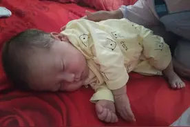 抱着就睡，放下就哭？多半是“时机”和“方法”没把握好图片