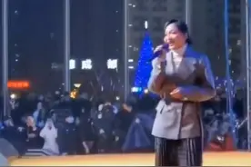 张韶涵商演致交通瘫痪，歌没唱完被强行架走，路过车辆被堵数小时图片