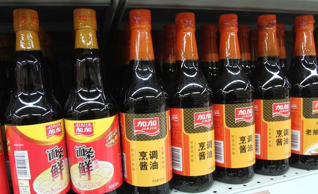 买酱油时，看酱油瓶上这4个字，就能轻松辨别酱油好坏，真实用