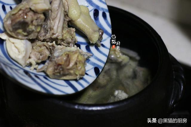 干鲍花胶炖鸡 2025年鲍鱼干花胶炖鸡