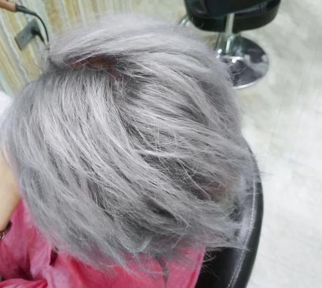 鏌撳彂鍚庡ご鍙戝眳鐒惰繕瓒婃潵瓒婇『婊戯紵澶氫簭杩欎釜鈥滃浐鑹插皬褰╃摱鈥? onerror=