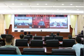 四川省宜宾军分区集中组织收看庆祝中国共产党成立100周年大会图片