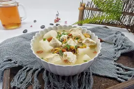 教你营养好吃的山药焖豆腐，简单易做又美味解馋，孩子们馋得不行图片