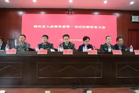河南省开封军分区领导到尉氏县宣布人武部党委第一书记任职图片
