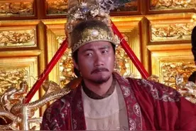 朱元璋测字，随手在地上写下一字，算命先生慌忙擦掉说：你赶紧逃图片
